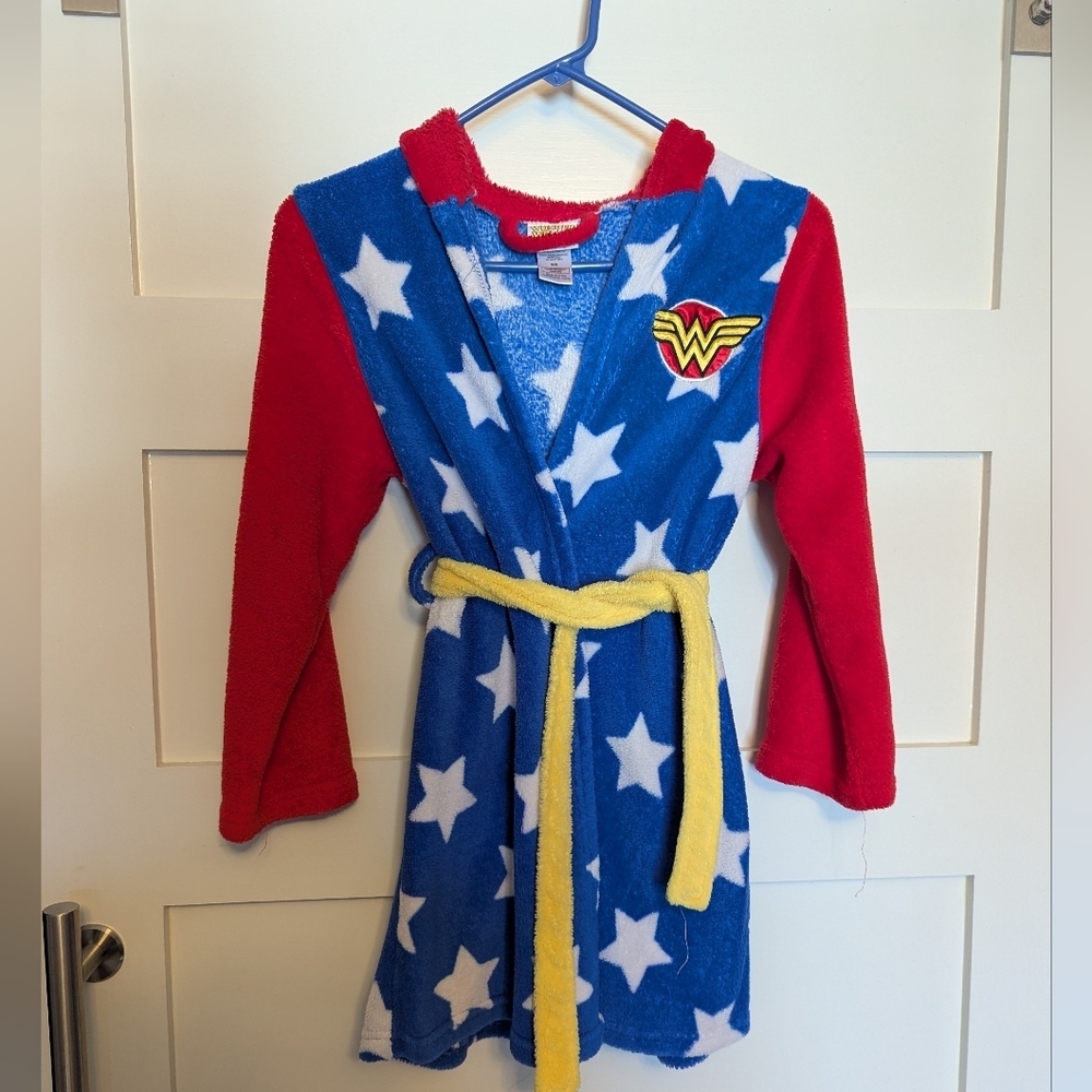 Youth Medium Wonder Woman fleece robe. Kids size medium robe.